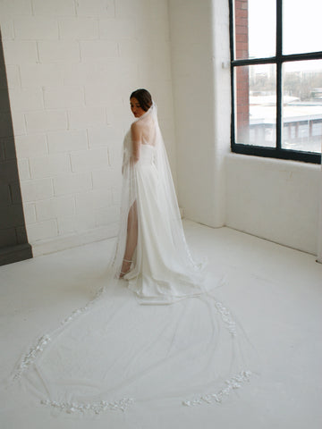 Cathedral Lace Trim Wedding Veil - Velo Bianco